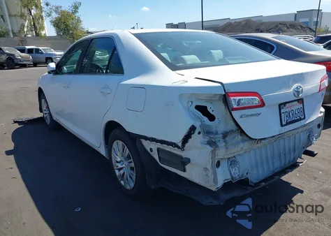 2013 Toyota Camry Le z USA, uszkodzony, nr VIN 4T1BF1FK3DU705262